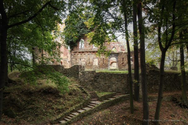 Stary Książ – romantyczna ruina