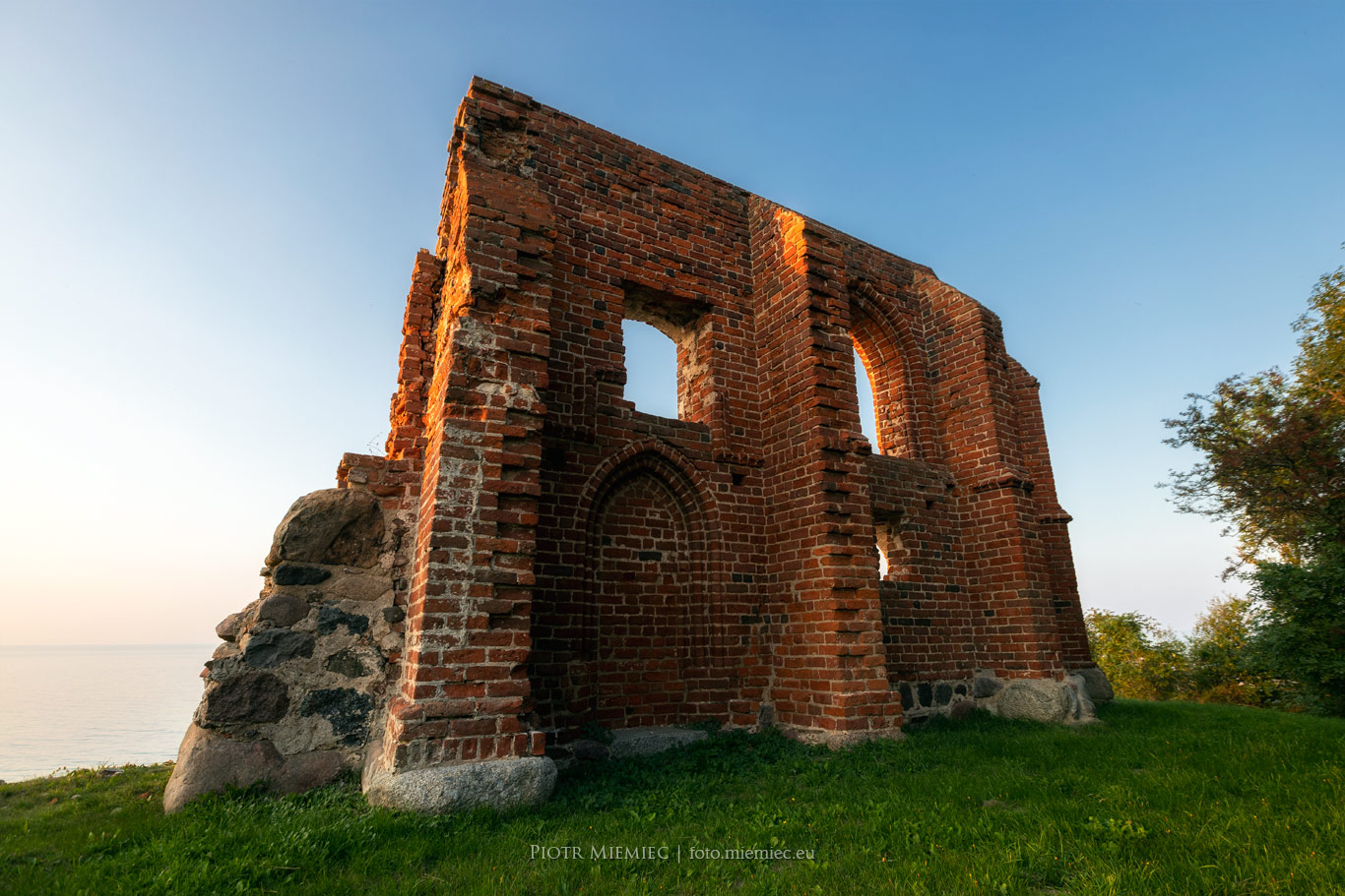 Ruiny Kościoła w Trzęsaczu