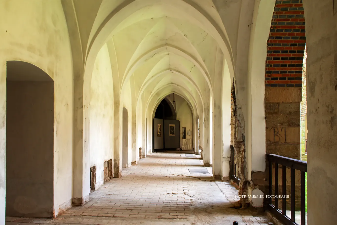 Krużganki pałacu Marianny Orańskiej