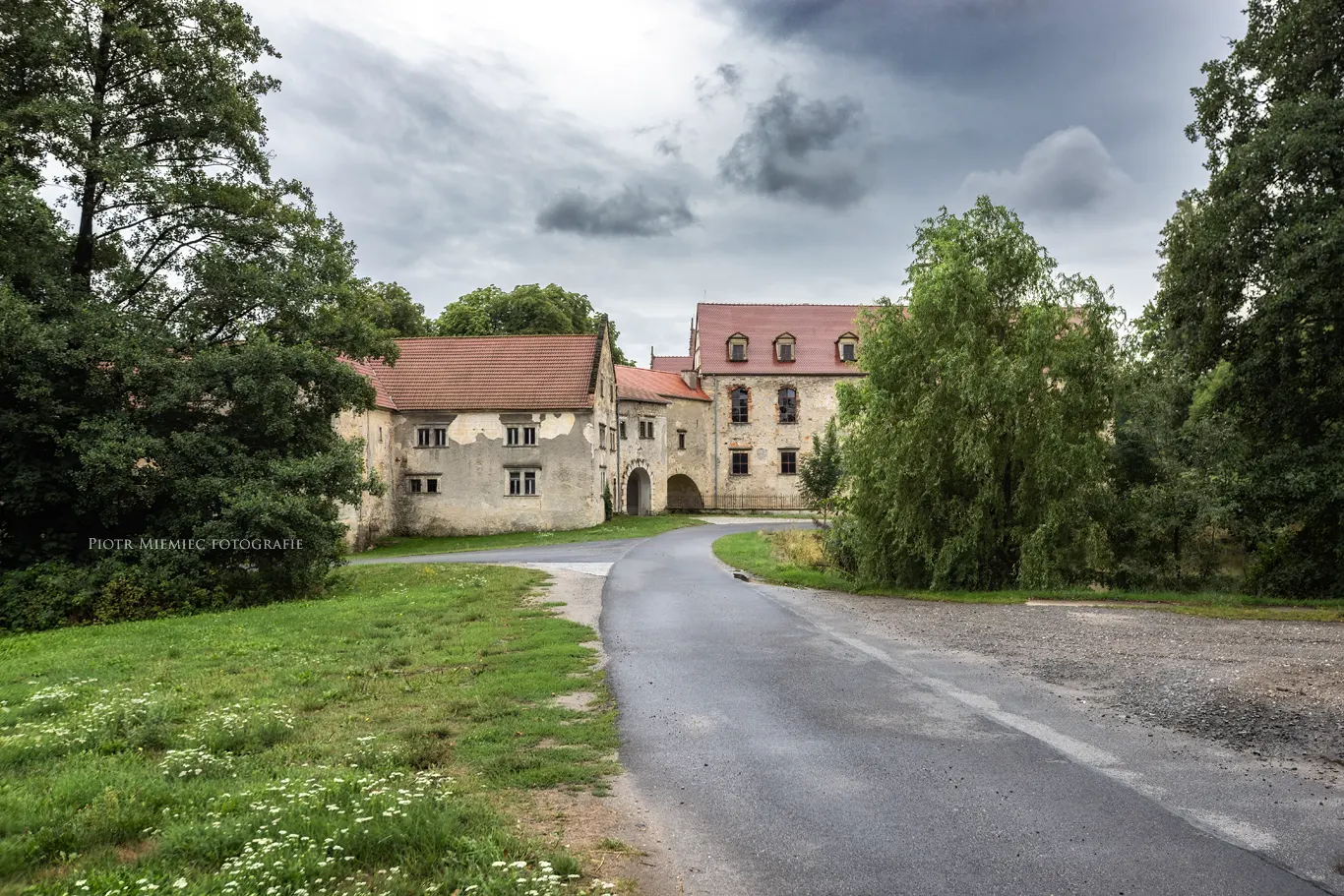 Renesansowy dwór w Warcie Bolesławieckiej
