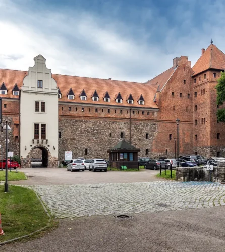 Zamek krzyżacki w Bytowie – piękny obiekt, ale w trudnym otoczeniu